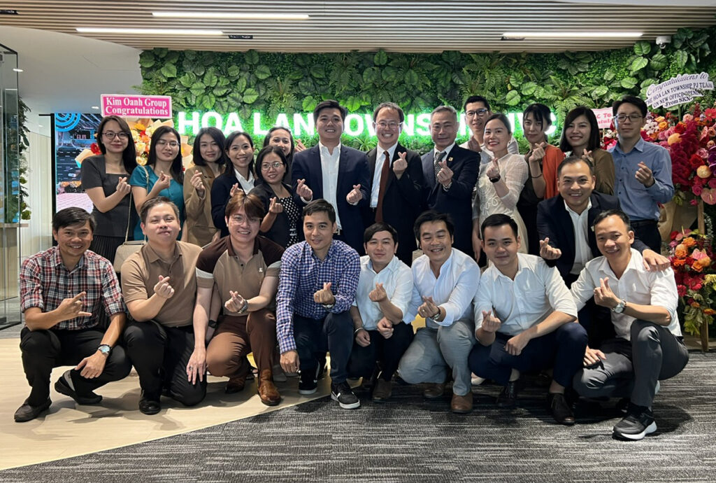 Đội ngũ nhân sự tại văn phòng Hoa Lan Township JVC