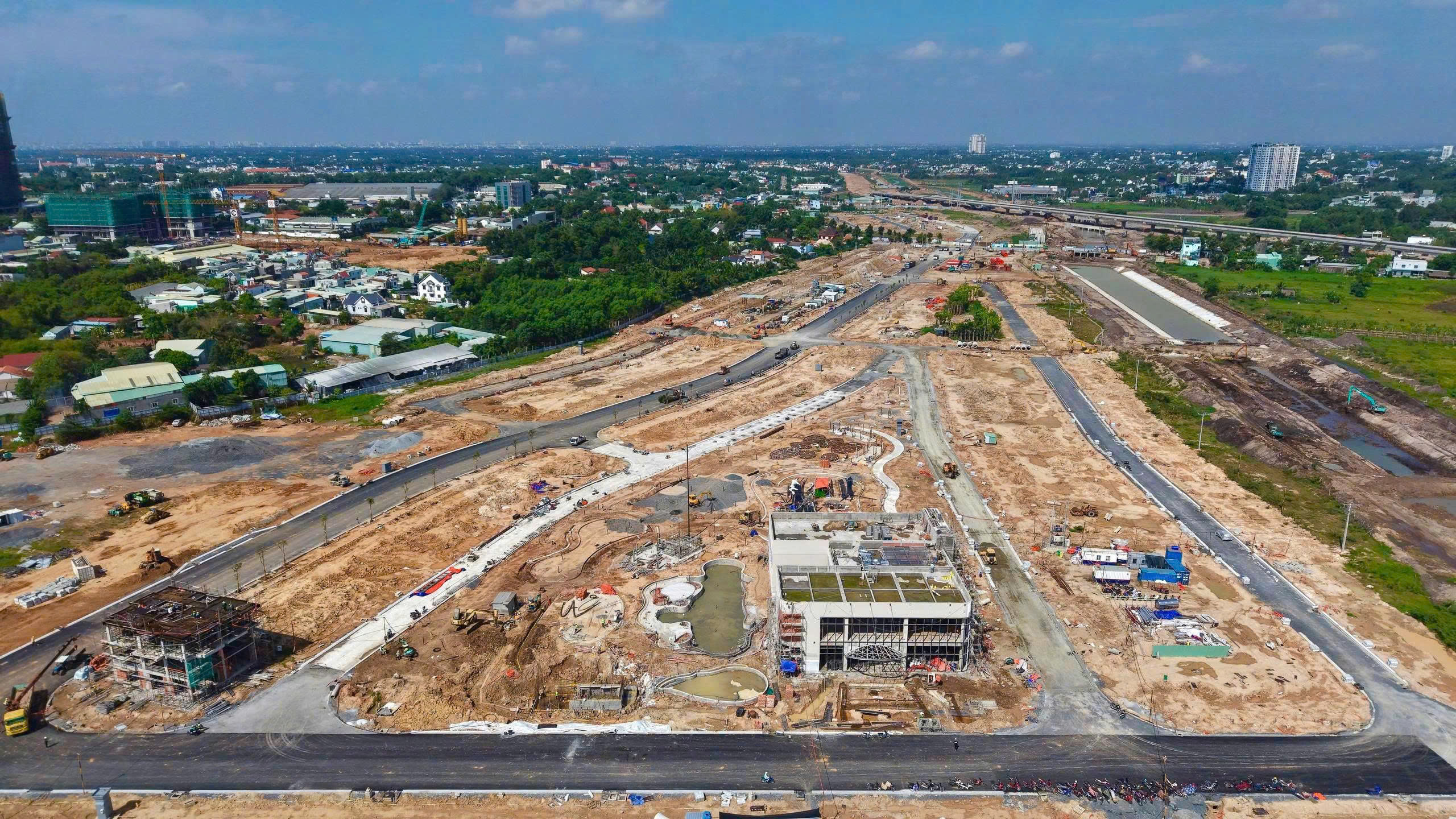 hình ảnh tiến độ One Era tháng 5/2026 đang được nhà thầu Coteccons triển khai tốc lực.